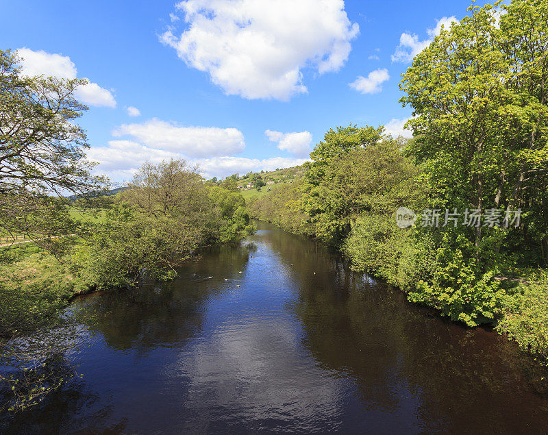 北约克郡Pateley Bridge的Nidd河